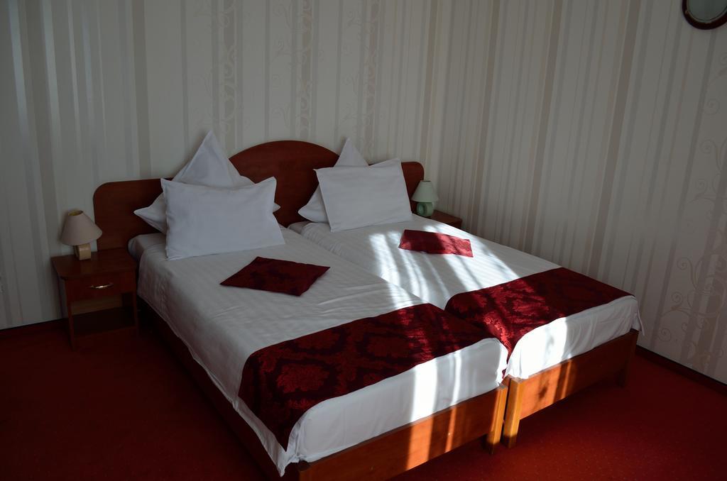 Hotel Rusu Petrozsény Kültér fotó